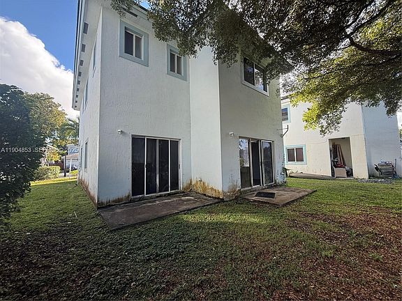 4th image of 342 NE 31st Ave