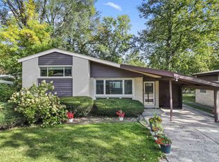 9101 Sleeping Bear Rd, Skokie, IL 60076