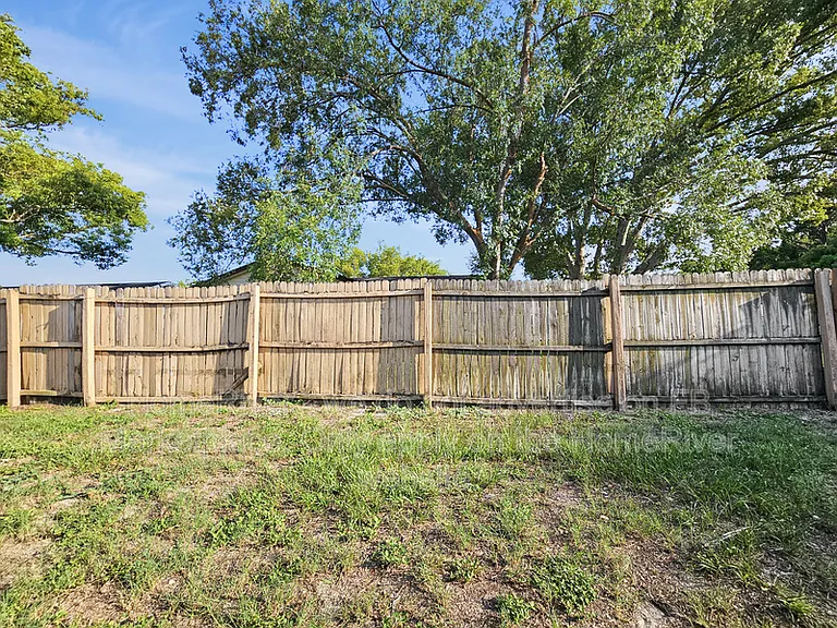 7832 Eugene Dr — Photo 18