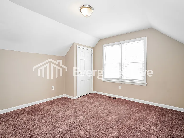 2272 Delavan Dr — Photo 10