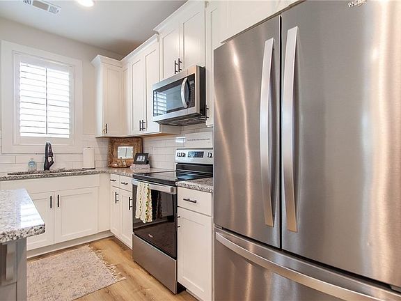 4th image of 644 Village Dr