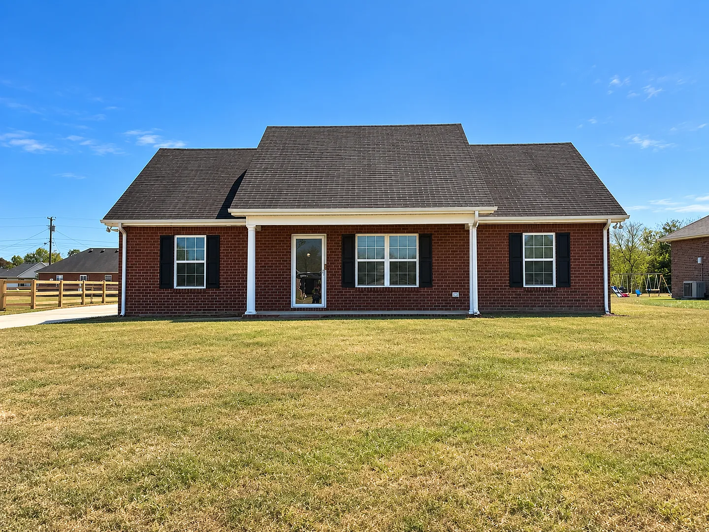 Spacious 3-Bedroom Home with Vaulted Ceilings & Two-Car Garage! — Photo 1