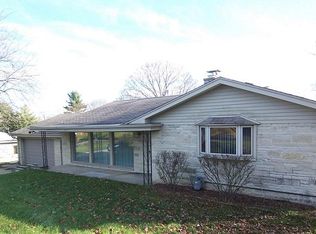 S35W26741 Clover Knoll Dr, Waukesha, WI 53189