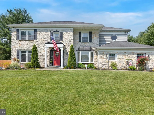 1004 Winding River Ln, Phoenixville, PA 19460