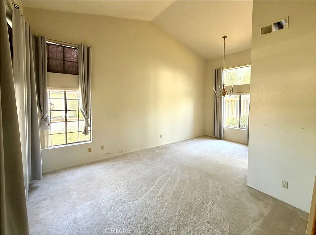 4 bed, 2.5 bath, 1744 sqft, $3,100 — Photo 4