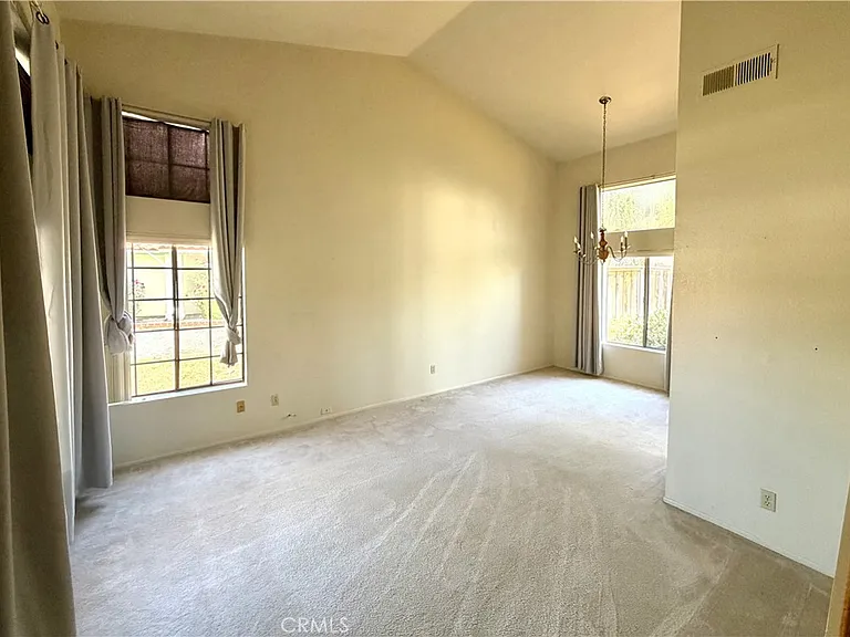 39300 Medina Ct — Photo 4