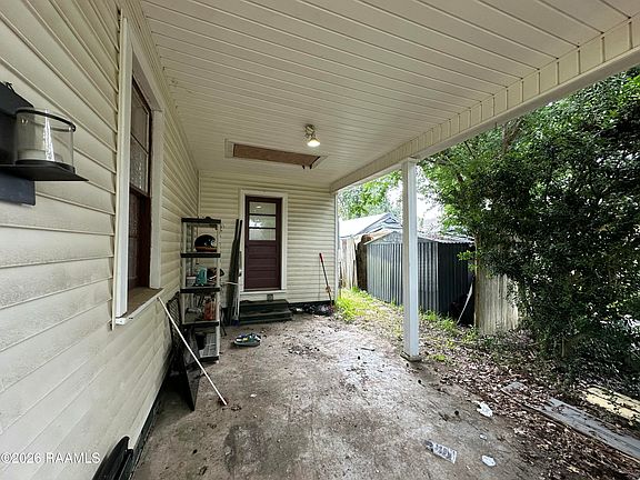 3rd image of 208 Belle Dame Dr