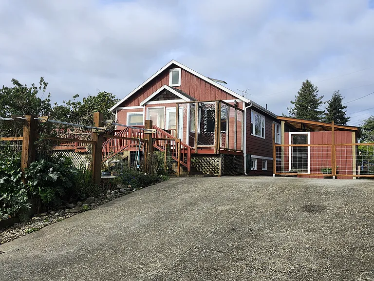 439 4th Ave — Photo 1