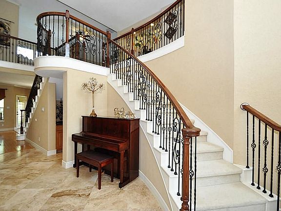 3rd image of 6022 Briar Hill Ct