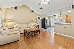 4th image of 140 S Cherrywood Ln
