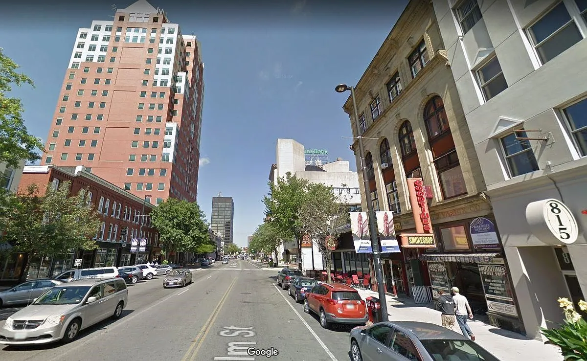Building Photo - 819 Elm St #12
