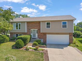 1019 Tioga Ct, Carol Stream, IL 60188