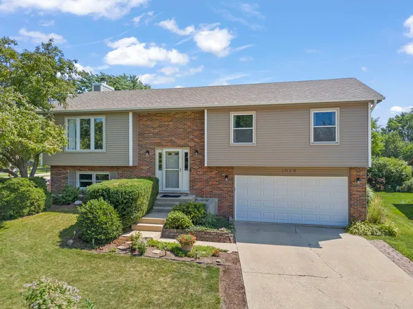 1019 Tioga Ct, Carol Stream, IL 60188