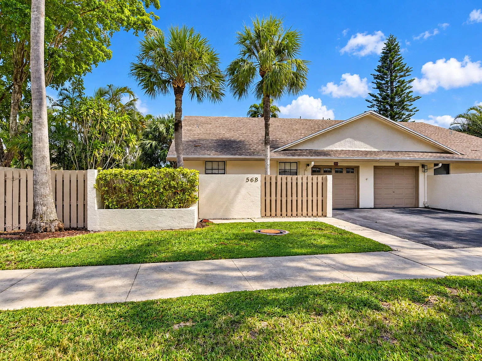 2 bed, 2.0 bath, 1669 sqft, $3,200 — Photo 4