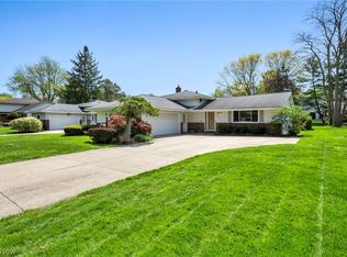 1994 Aldersgate Dr, Lyndhurst, OH 44124