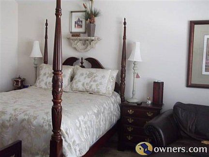 Master Bedroom w/walk-in closet, 2nd closet and linen closet!