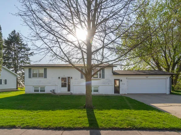 711 Malone Ave, Readlyn, IA 50668