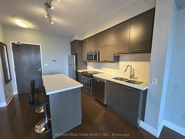 26 Norton Ave #1405 — Photo 3