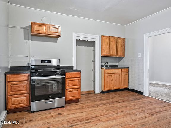 5th image of 447-449 MADISON Street