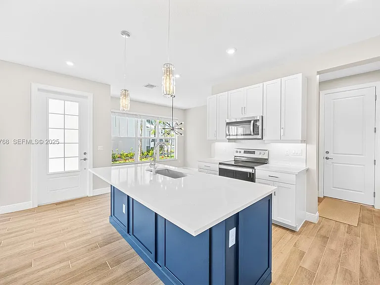 3542 NW Solange Ct — Photo 8