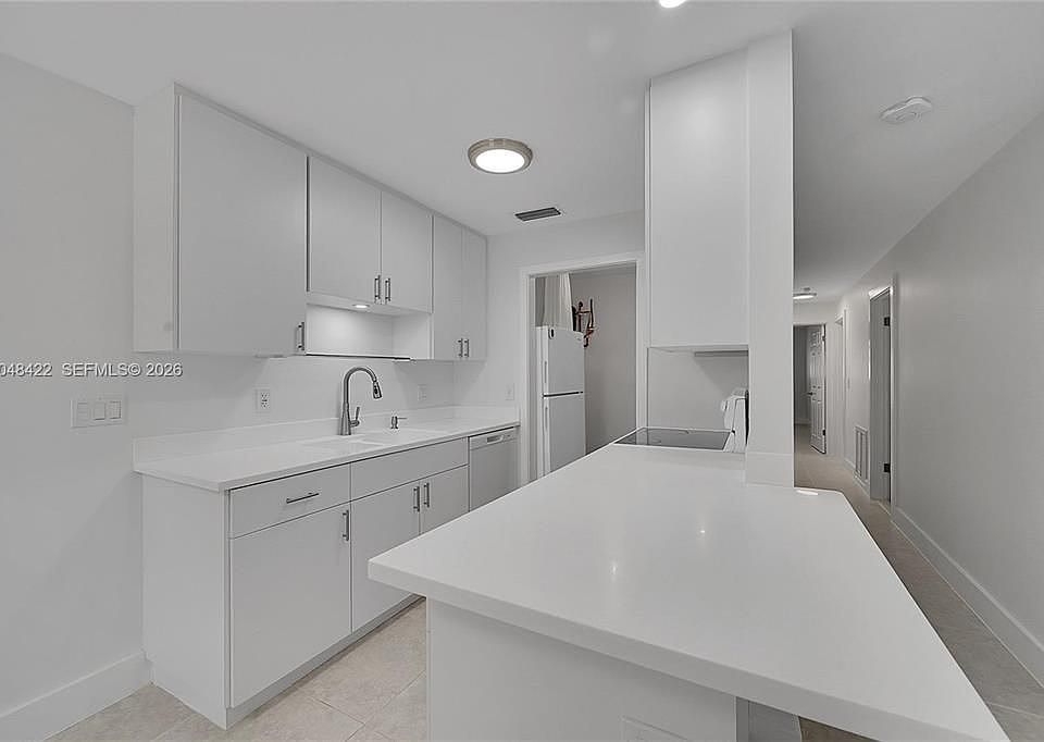 1st image of 810 SW 12th Ct
