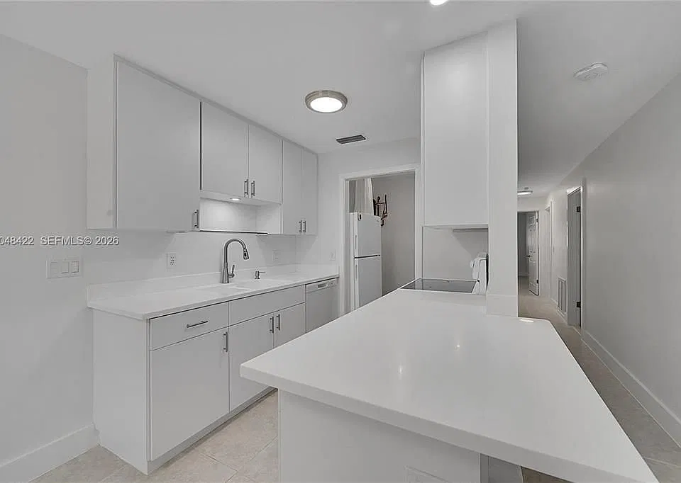 810 SW 12th Ct