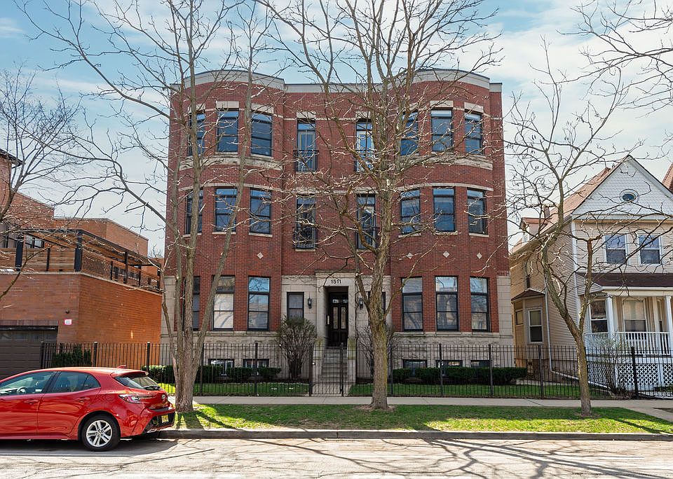 1st image of 1511 W Montrose Ave APT 3W