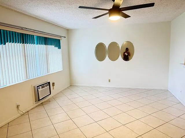 1 bed, 1.5 bath, 684 sqft, $1,200 — Photo 4