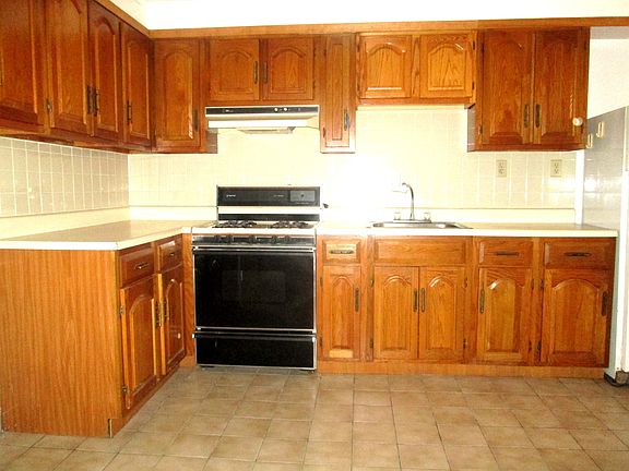 2nd image of 51 Giles Ave