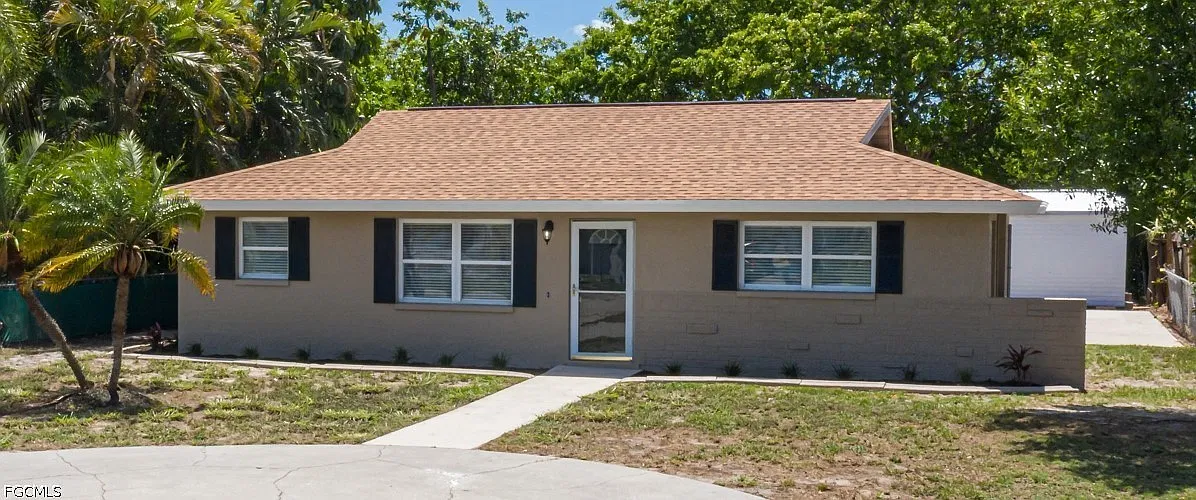 3 bed, 2.0 bath, 1085 sqft, $2,000 — Photo 3