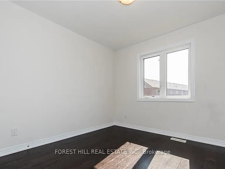 70 Hanson Cres — Photo 17