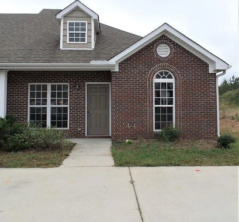 3 bed, 1250 sqft, $1,550 — Photo 3