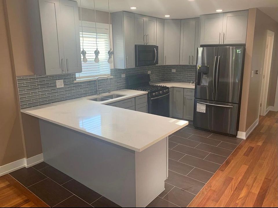 1st image of 5604 W Windsor Ave #1