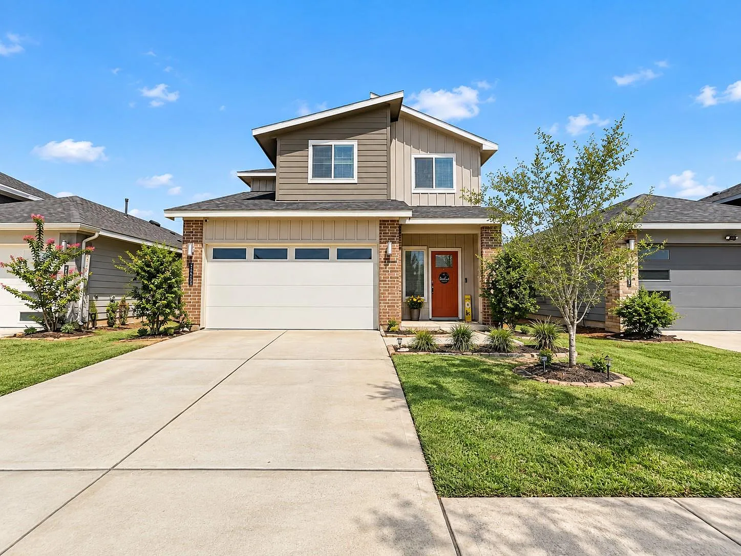 4 bed, 2.5 bath, 2104 sqft, $2,600 — Photo 2