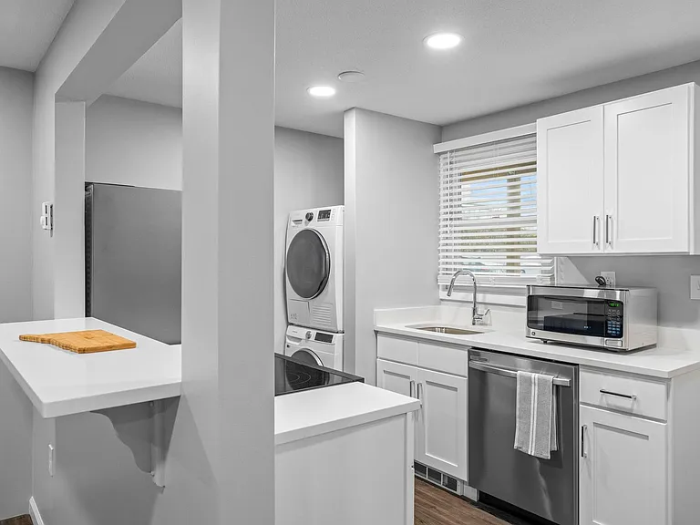360 Thames St — Photo 24
