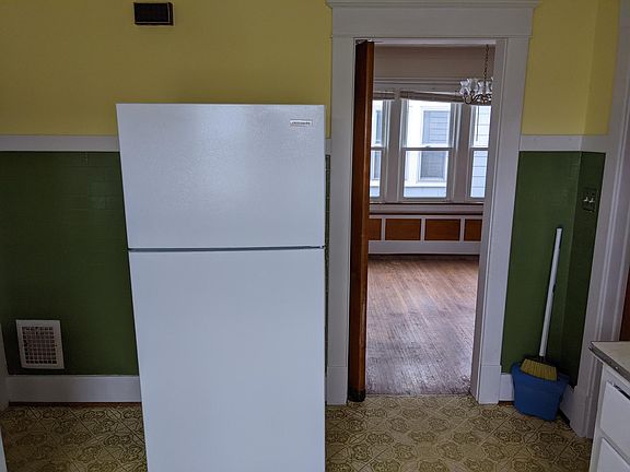 5th image of 239 Lovering Ave