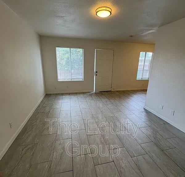 2435 Orange Ave #5 — Photo 4