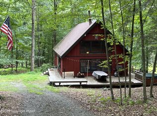 212 Otter Ln, Bushkill, PA 18324