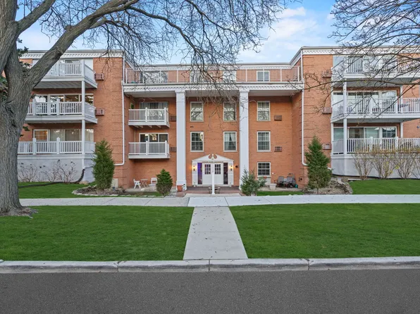 81 S 6th Ave #202, La Grange, IL 60525