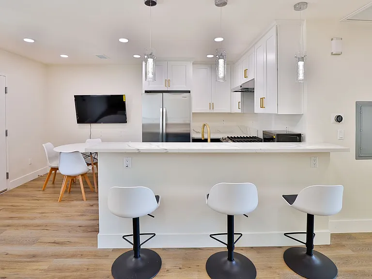 1118 W 37th Dr — Photo 34
