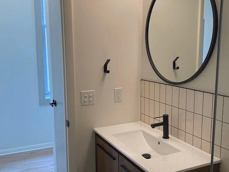 1607 Main St #10 — Photo 10