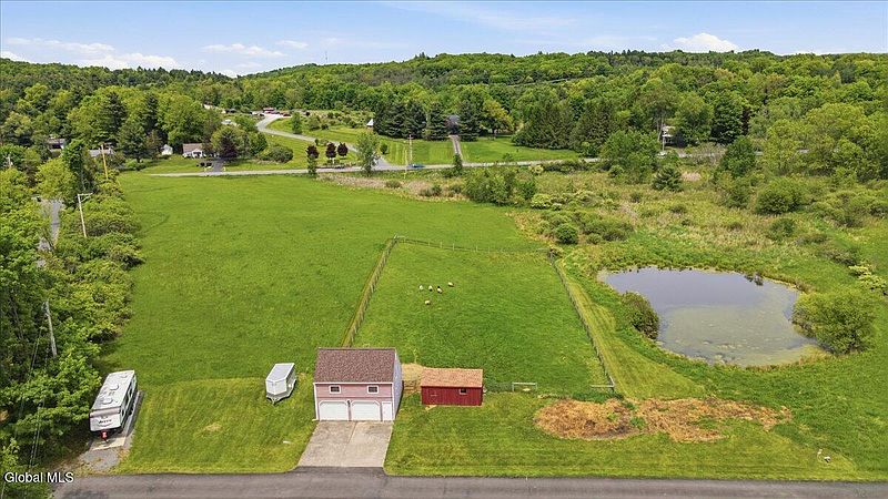 3rd image of 292 Mammoth Spring Road