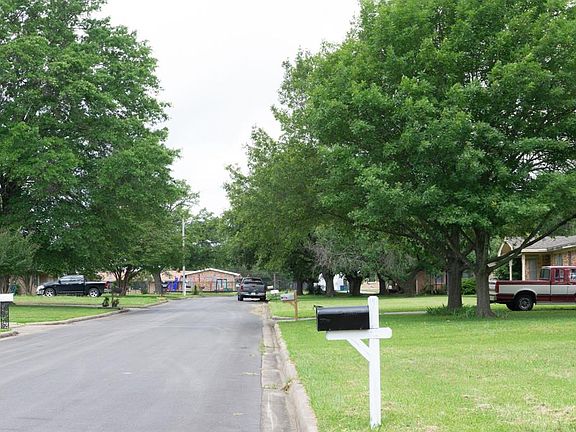 4th image of 2500 Beverly Dr