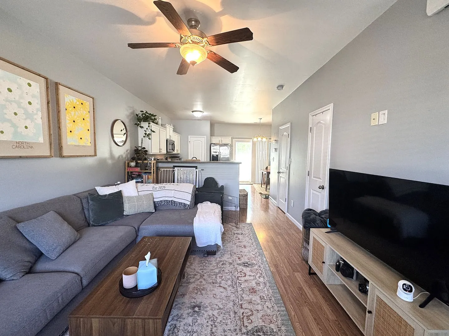 End-Unit Townhome Minutes from Stone Bay & the Beach! — Photo 2