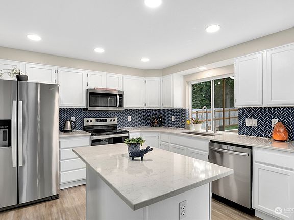 5th image of 22807 129th Avenue Ct E