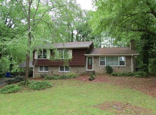 735 Woodridge Dr, Macon, GA