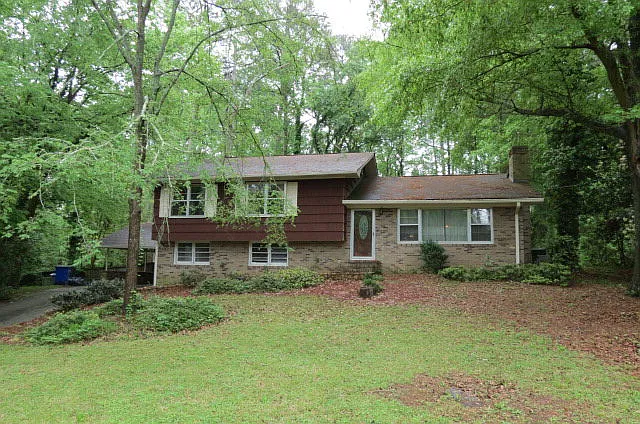 735 Woodridge Dr photo 1