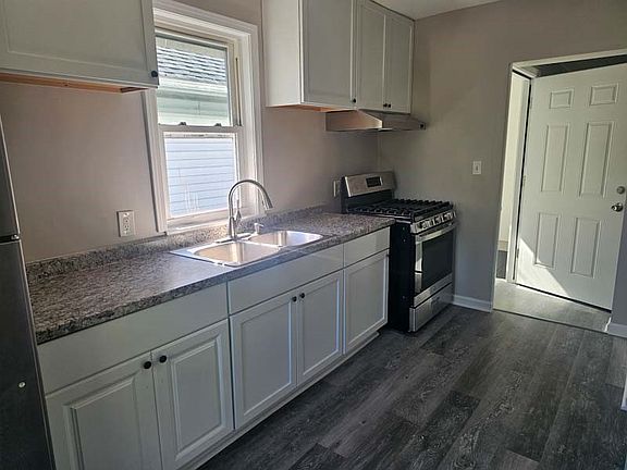 5th image of 250 Anderson Ave