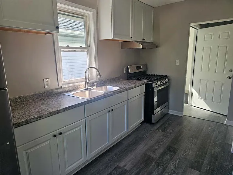 250 Anderson Ave — Photo 5