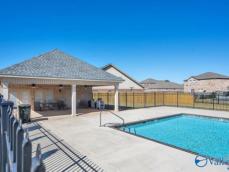 187 Abercorn Dr — Photo 34
